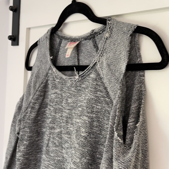 NWT Cold Shoulder Distressed Mossimo Sweater - Picture 2 of 7